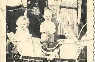 В оккупации. Фото 1942-1943 с семьей немцев,…