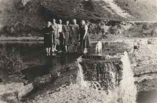 С друзьями на Саблинском водопаде 1950-годы