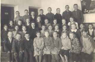 Тосно, школа №1, 1950 год, второй ряд…