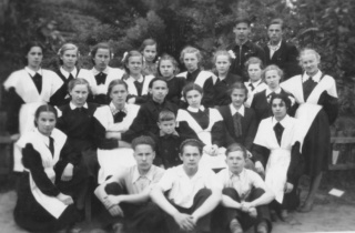 9 класс, школа 1 9 апреля 1954…