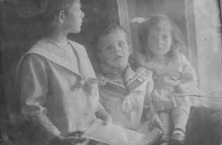1915. Детская фотография отца Льва Евгеньевича -…