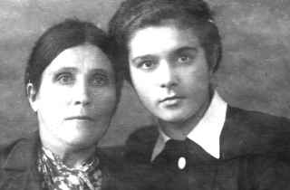 1947. Ольга Павловна Слатина вместе со своей…