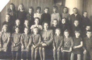 1951, Тосно, 4 класс. первая слева во…