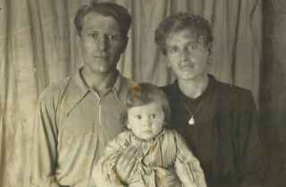 С мужем Петром Николаевичем и сыном Колей