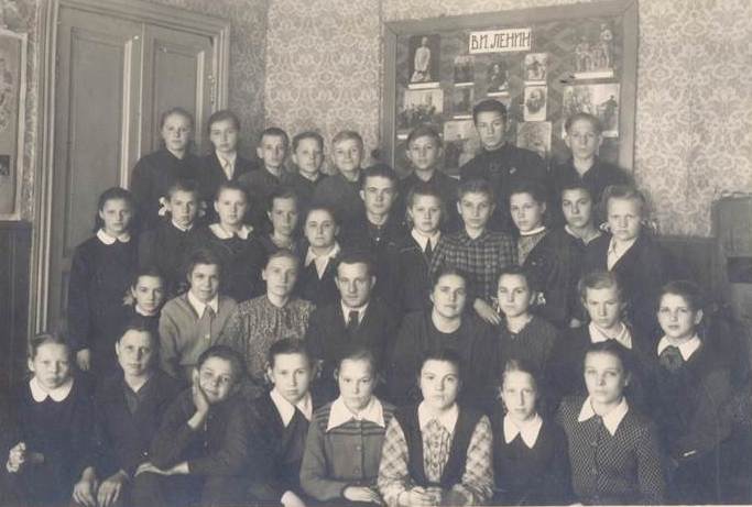 Школа 1951. 1951 Школа 2022 год. Школа 56 Москва Кутузовский проспект учителя. Школа 300 1951 год. ABL 1951г.