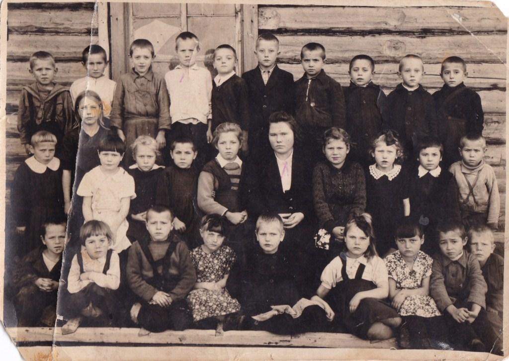 Школа 1949 год. Вилегодский Никольская СШ 1977 год. 1949 Школа Москва. 589 Школа 1949 год. Покажи Никольскую школу 1 класс.