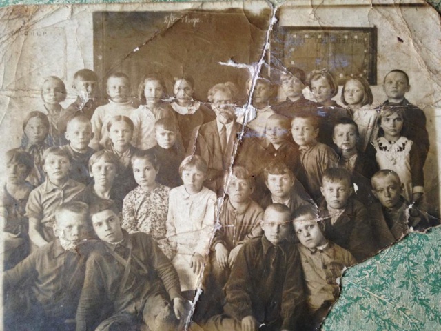 1941 год школа(второй ряд сверху крайняя слева - Нина
