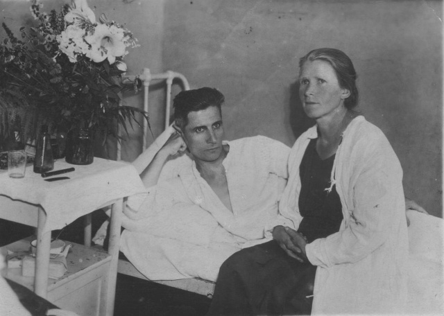 Андреев В.А. Родители Алексей Васильевич и Анна Васильевна в госпитале 1945 г.2015-08-23