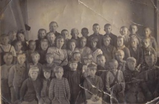 1 й класс Никольское (деревянная школа) 1945…