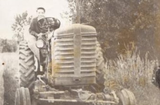 Муж на тракторе, совхоз, 1959 й год.