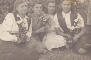 Слева направо: Текля, Полина Владимировна, Нина, Соня…